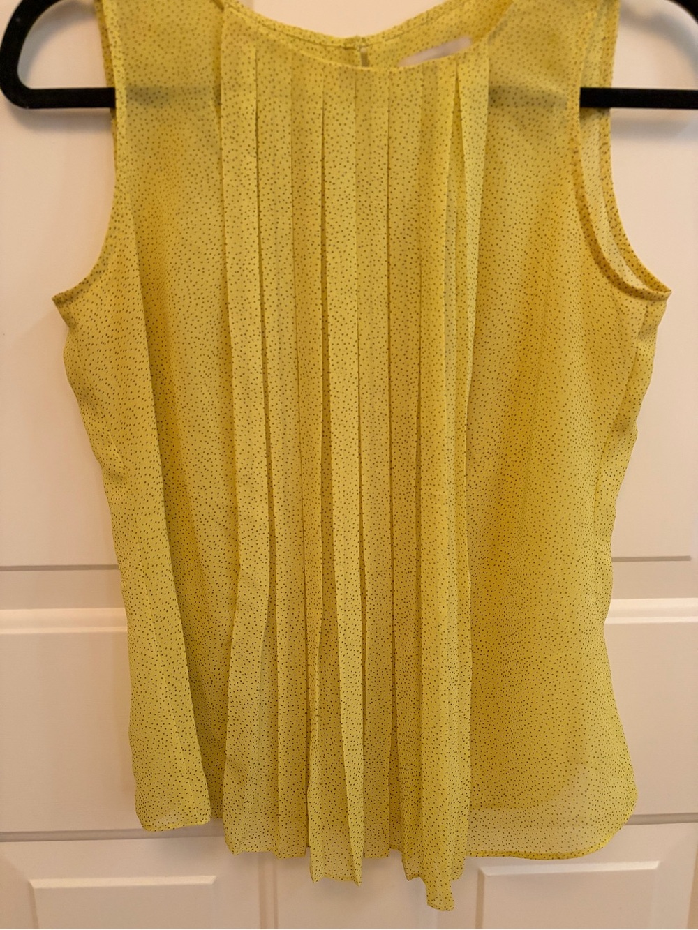LOFT Bright Green Sleeveless Pleated Dot-Print Camisole